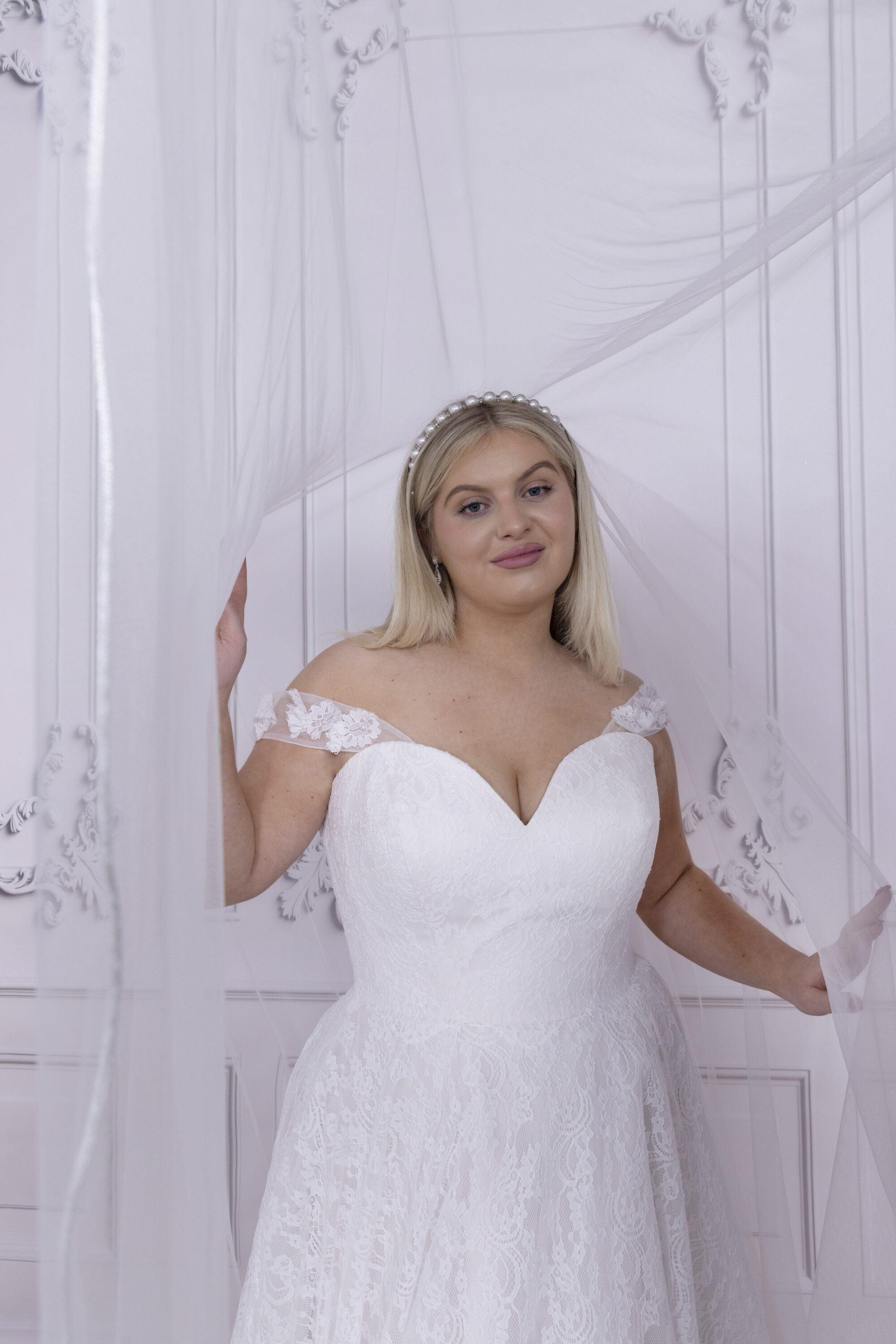 MG187-A Line Lace Wedding Dress - Image 3