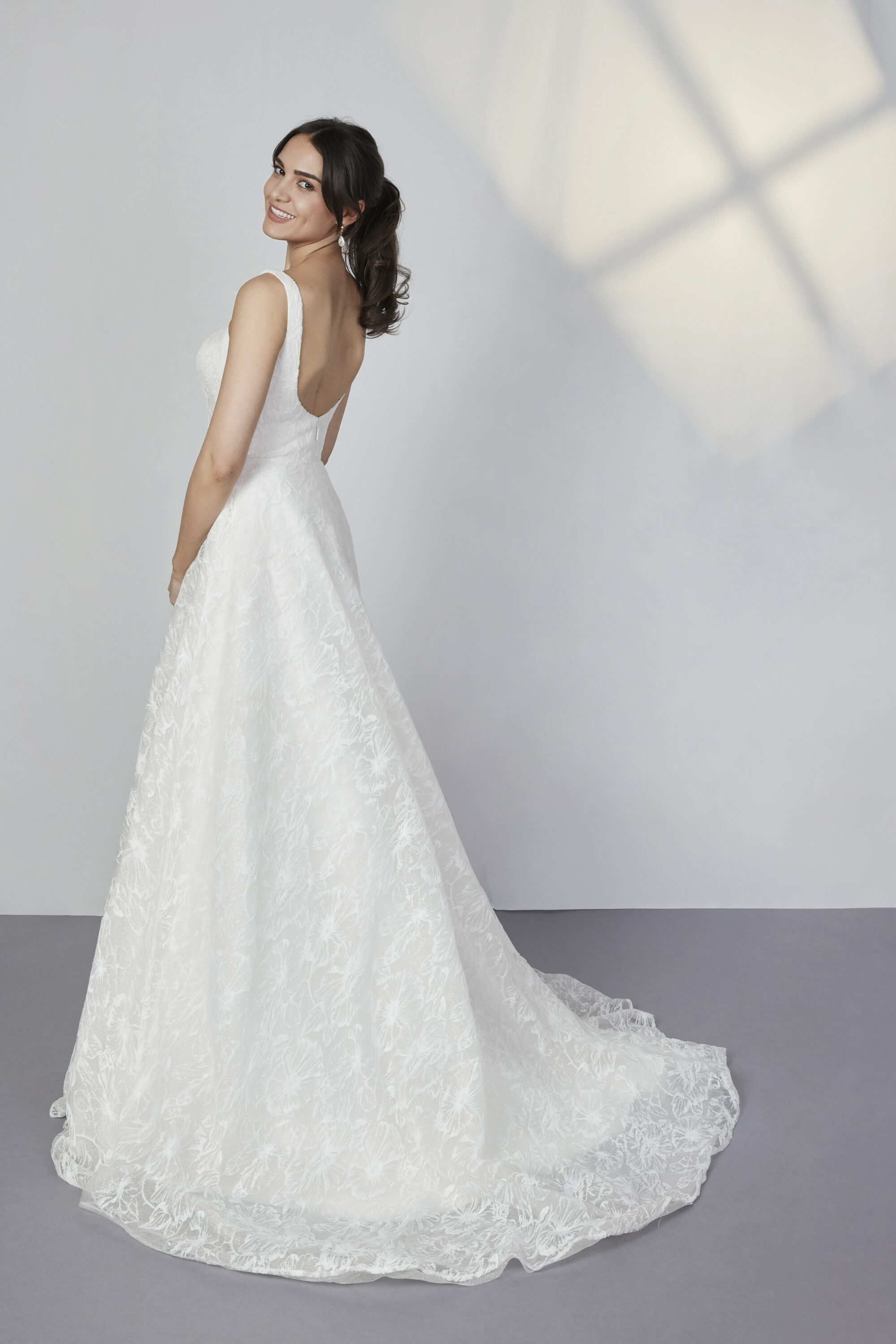 MM228-A Line Lace Wedding Dress - Image 2