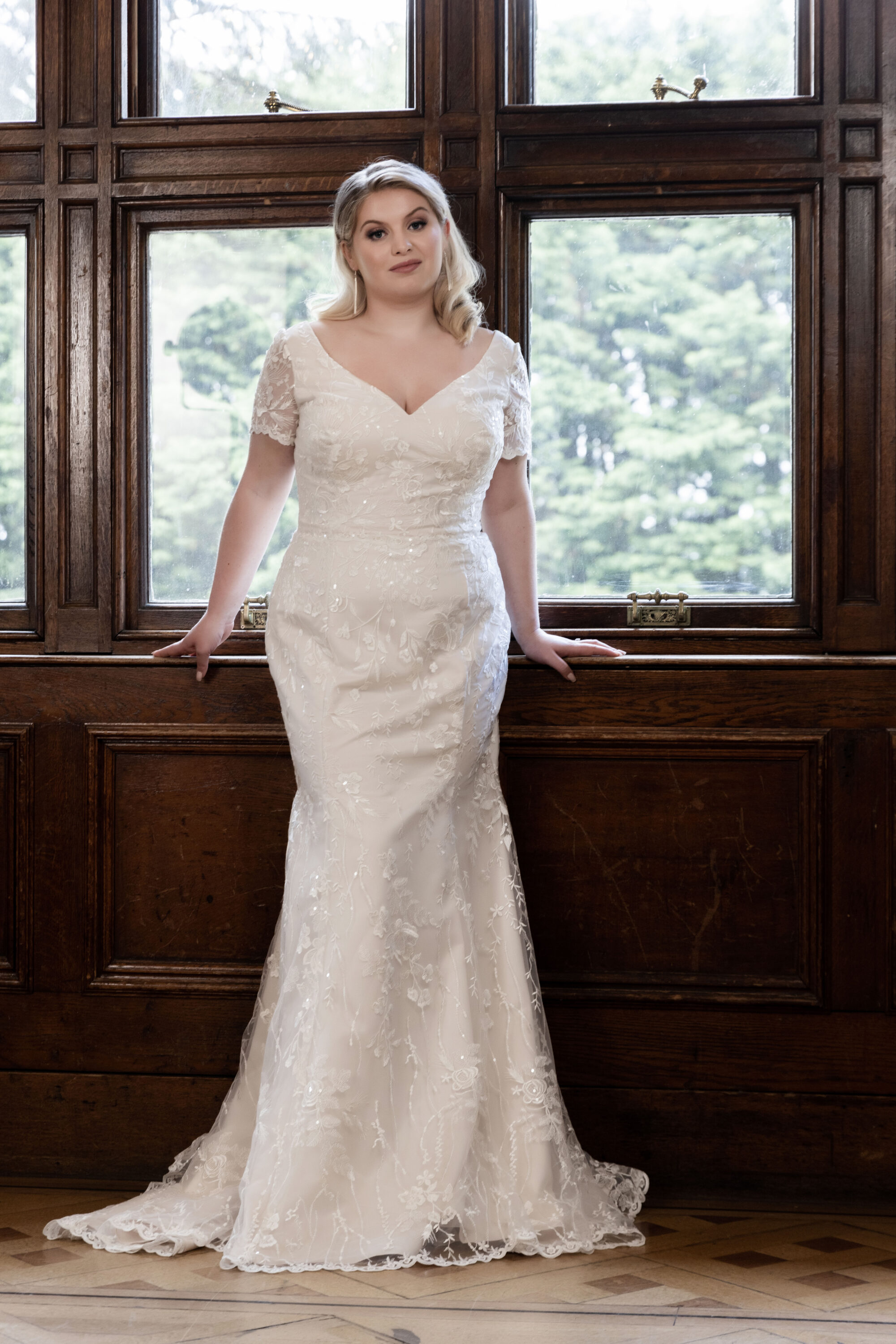 MG153-Lace Fishtail Wedding Dress