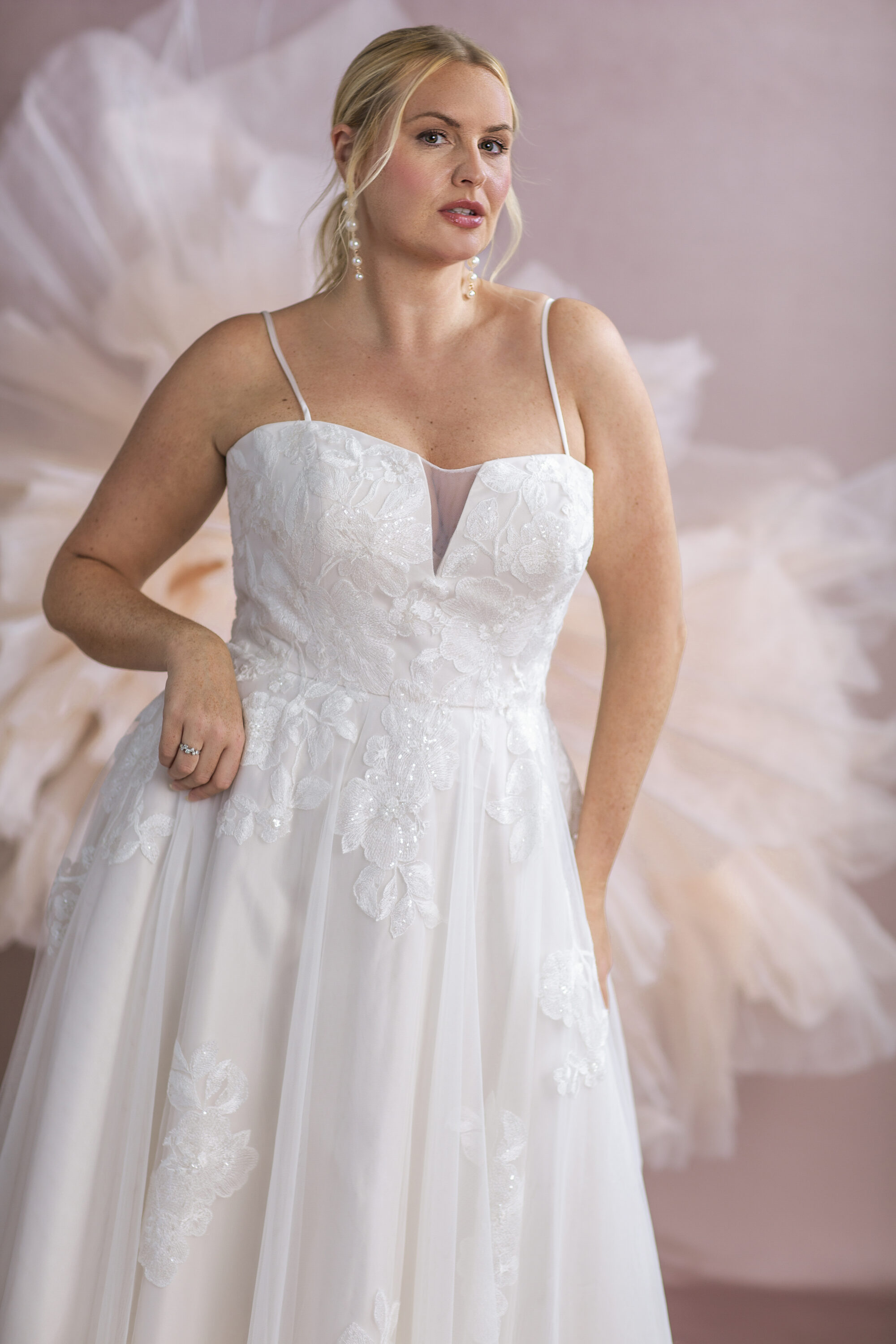 MG200-A-line Lace Wedding Dress