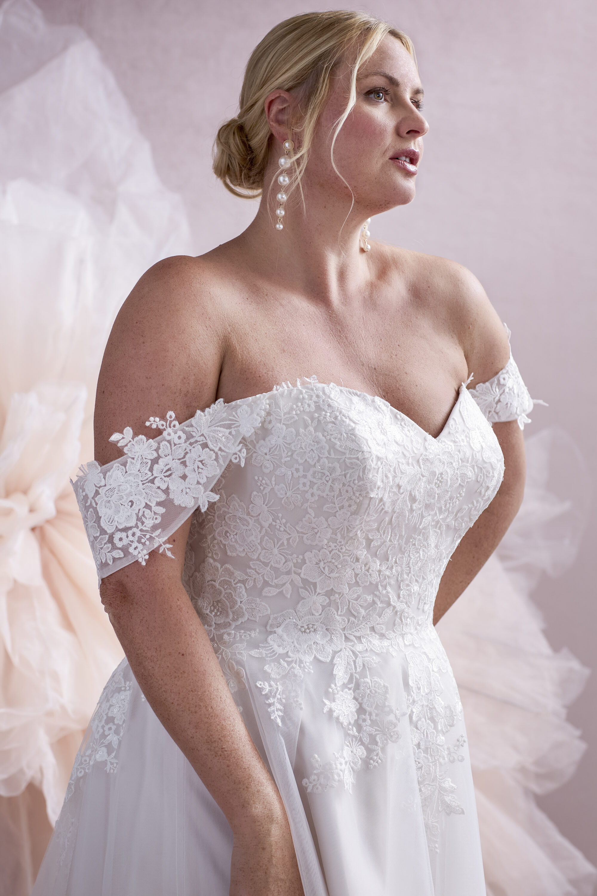 MG203-A-line Lace Wedding Dress