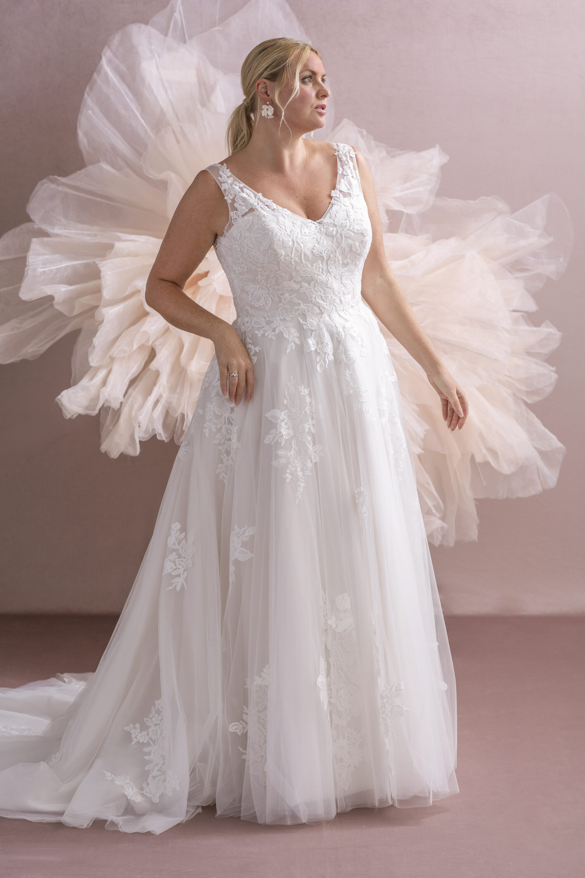 MG205-A-line Lace Wedding Dress