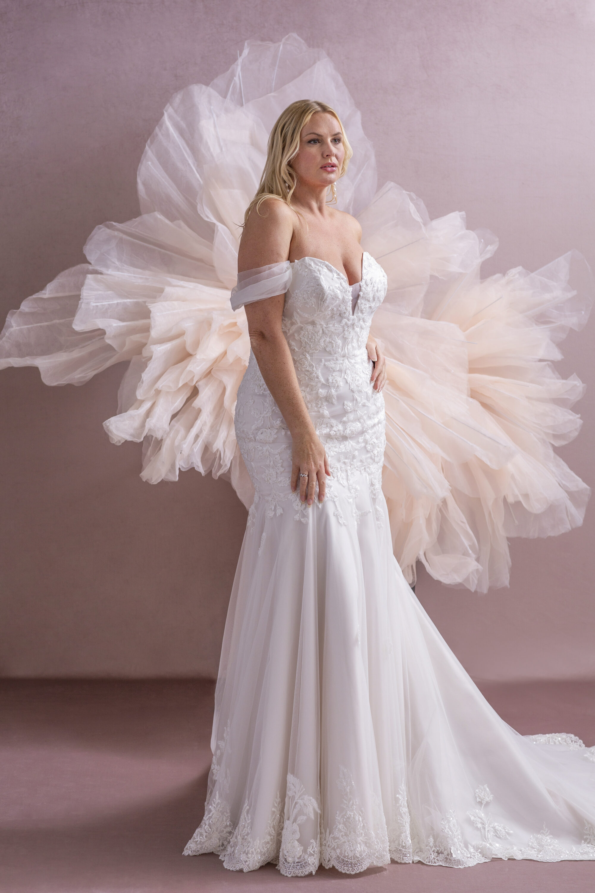 MG207-Mermaid Lace Wedding Dress - Image 5