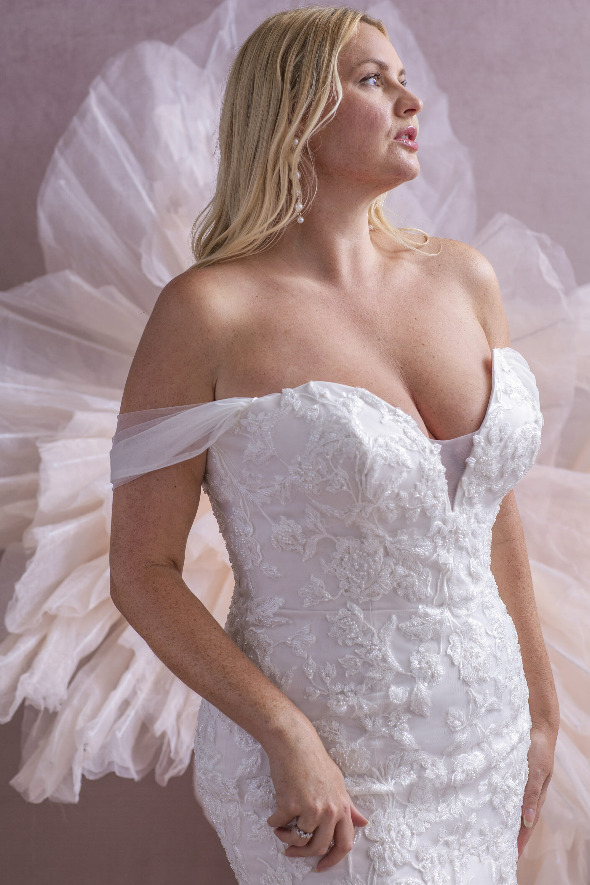 MG207-Mermaid Lace Wedding Dress - Image 3