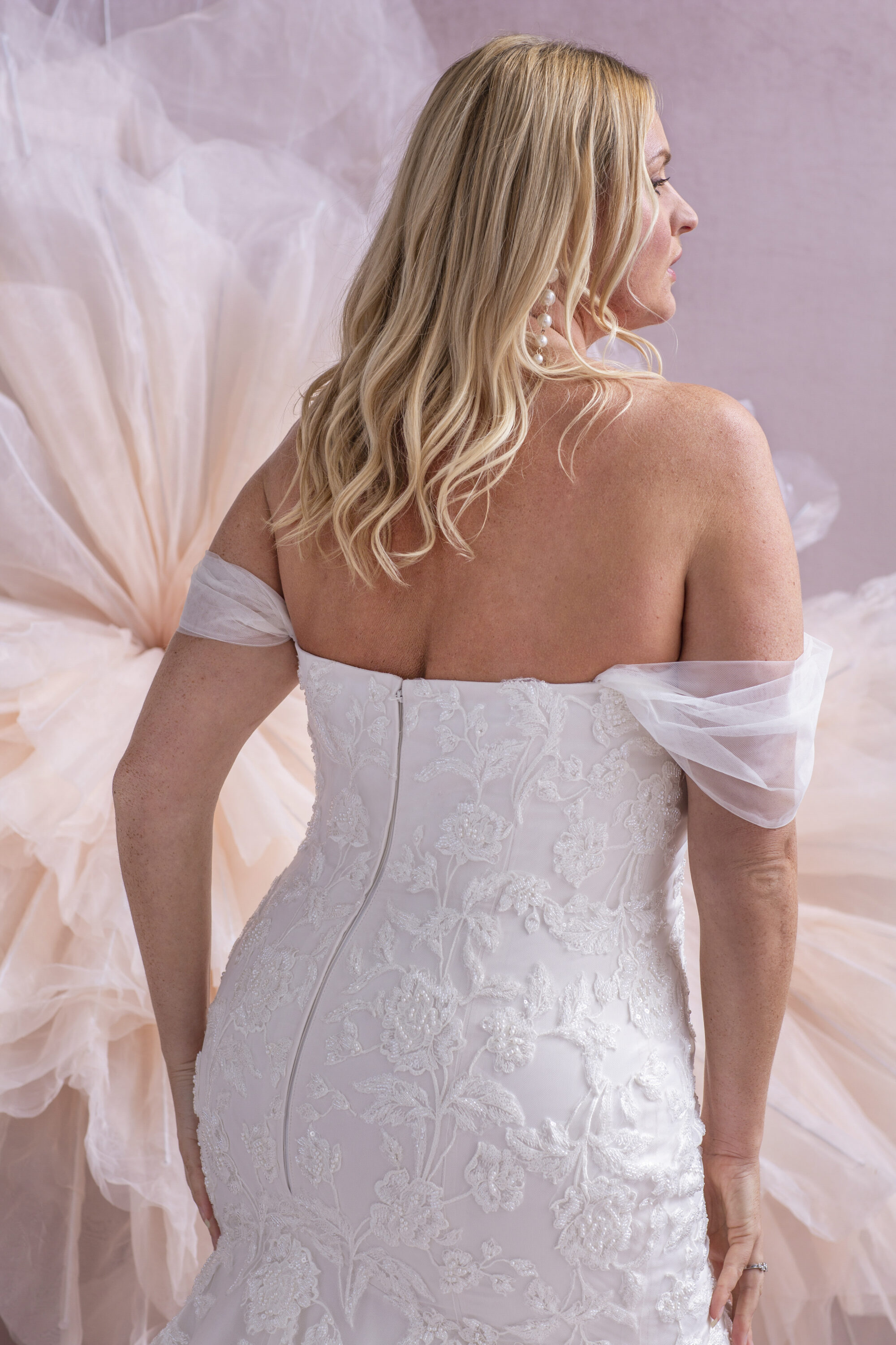 MG207-Mermaid Lace Wedding Dress - Image 4