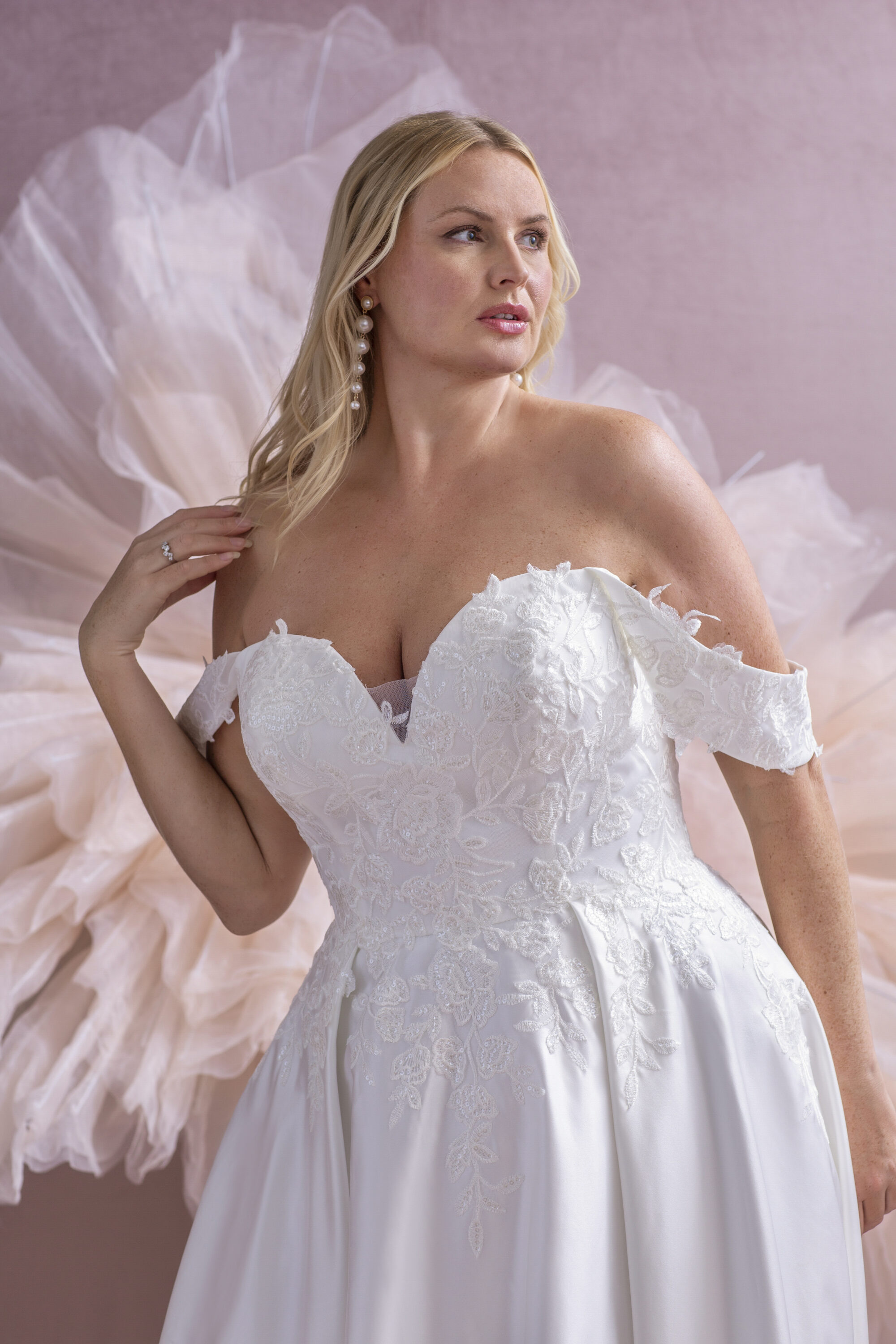 MG210-Ballgown Satin And Lace Wedding Dress
