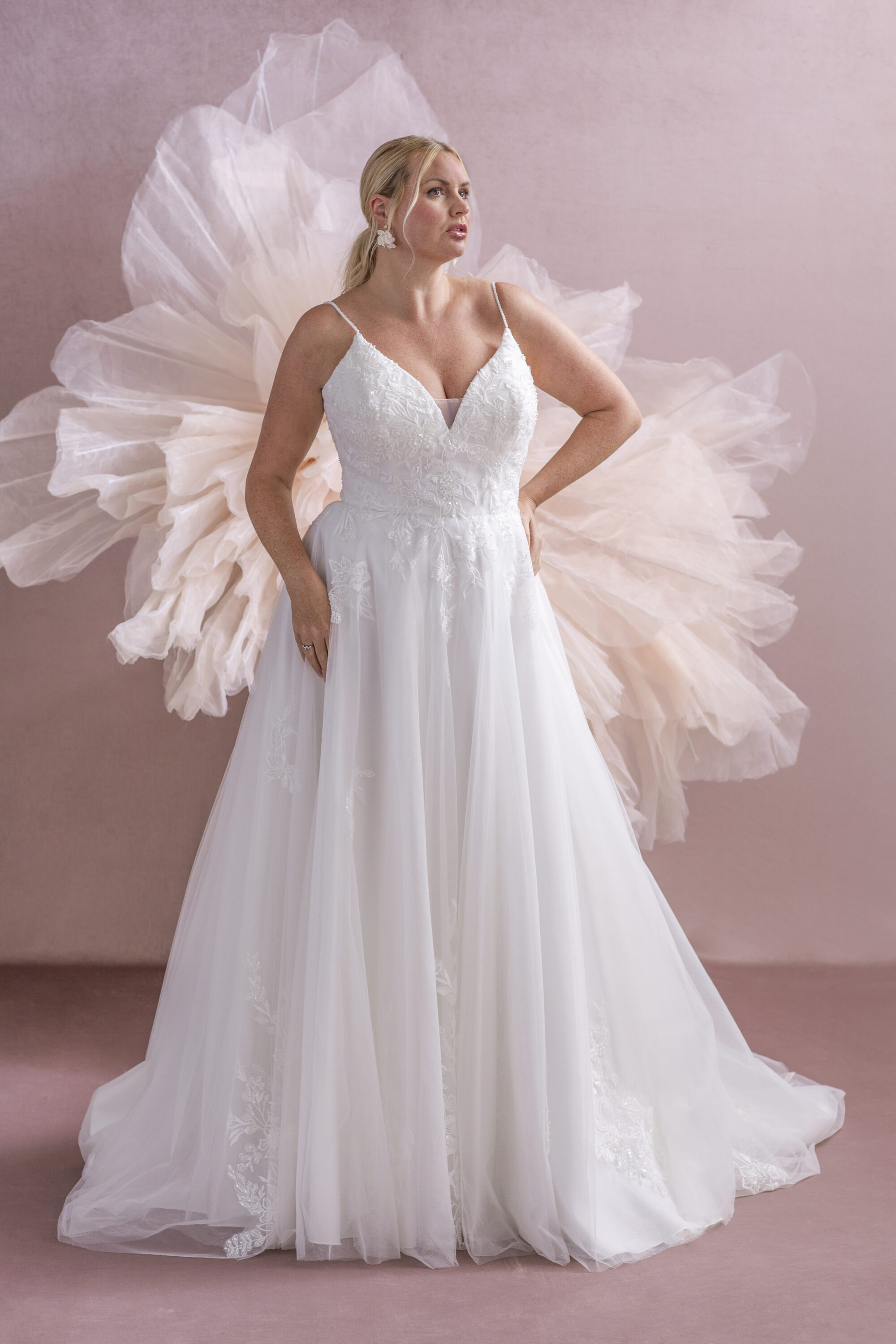 MG211-A-line Lace Wedding Dress