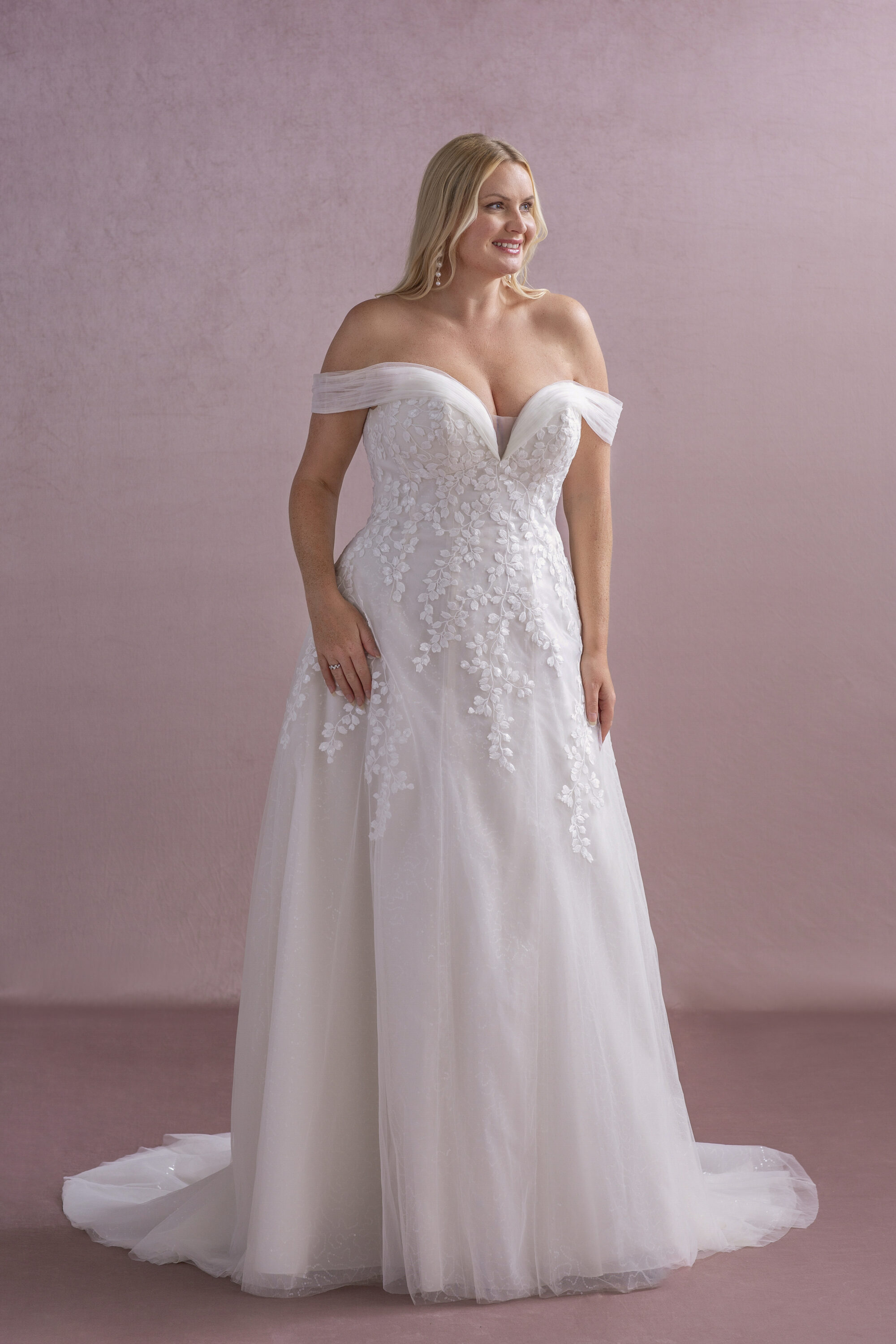 MG215-A-line Lace Wedding Dress